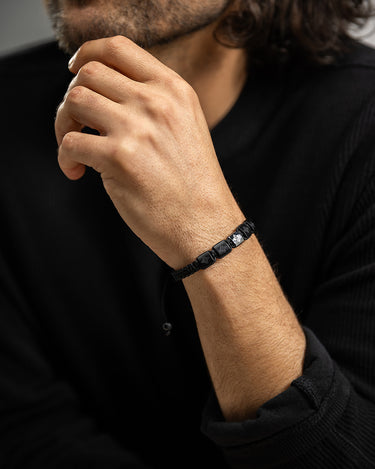Man draagt Heavenly Growth Armband - roanross sieraden, handgemaakte sieraden, luxe heren sieraden, premium kwaliteit sieraden, exclusieve sieraden mannen