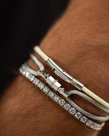 Midnight Lock Grijs Armband Zilverkleurig. Handgemaakte sieraden voor luxe heren. Premium kwaliteit en stijl.