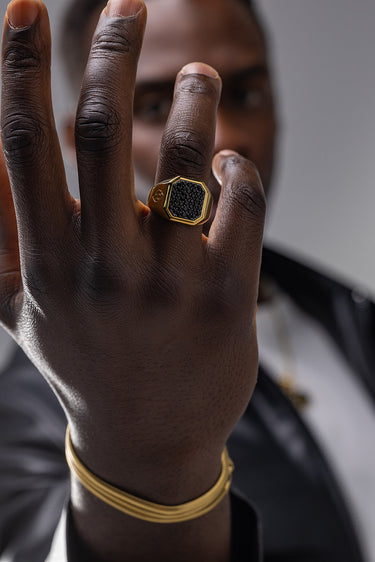 Hexa Onyx Ring goldfarben