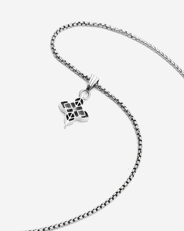 Celestia zilverkleurig ketting met unieke hanger, roanross sieraden, handgemaakte sieraden, luxe heren sieraden.