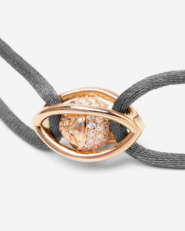 Emerald Guardian Grijze Armband met rosegouden oog en zirconia steen, stijlvolle handgemaakte sieraden.