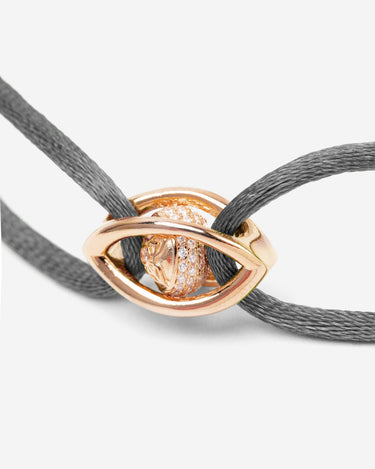 Detail van de Emerald Guardian Grijs Armband met roségoudkleurig oog en zirconia steen.